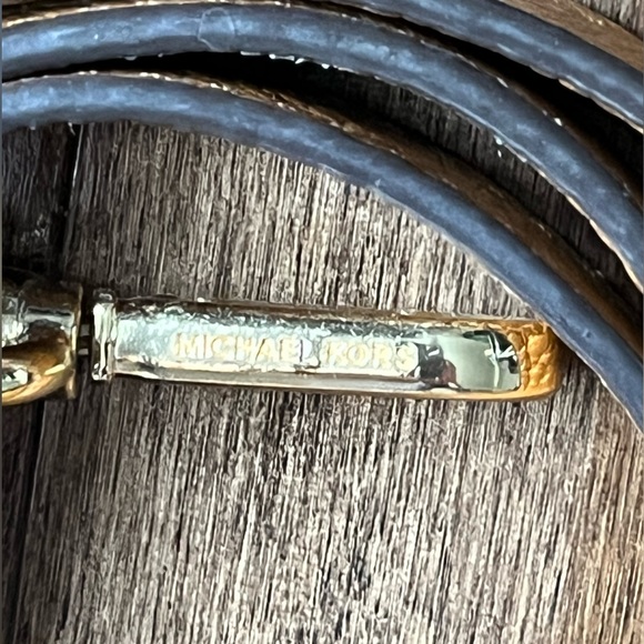 MICHAEL KORS Bedford leather crossbody tan/Carmel leather w/GHW - Picture 4 of 12